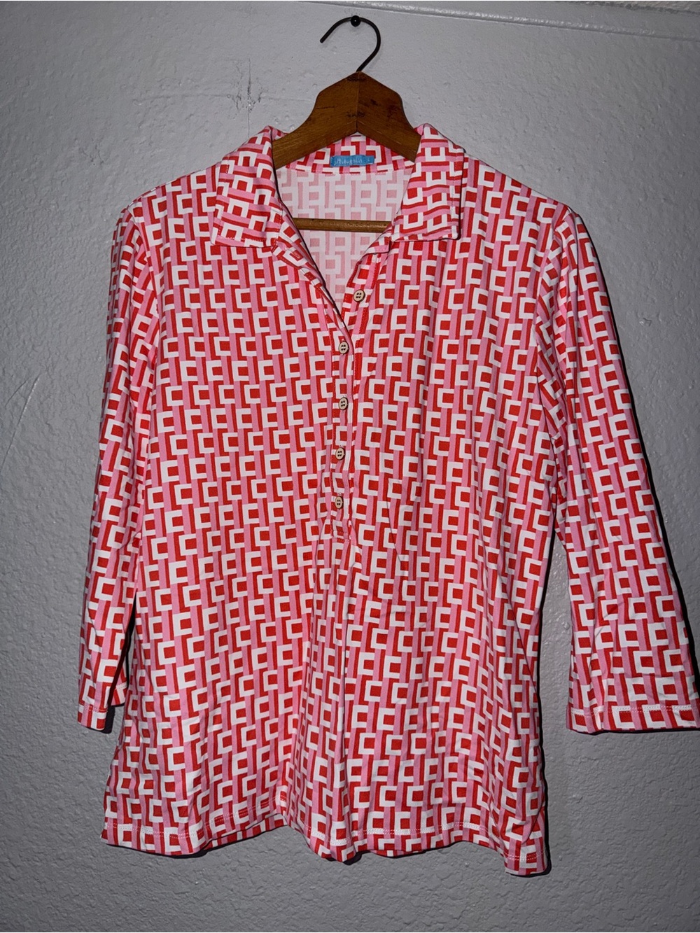 J. McLaughlin Pink & Coral Geometric Button-Up Size L